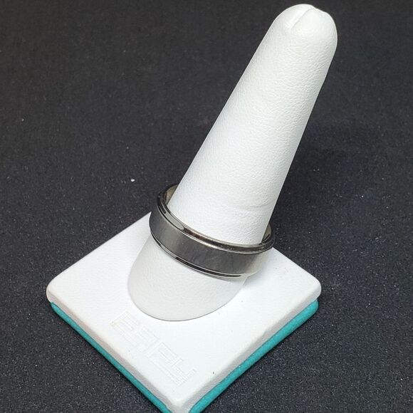 Hou Titanium Silver Tone Ring - Picture 4 of 7